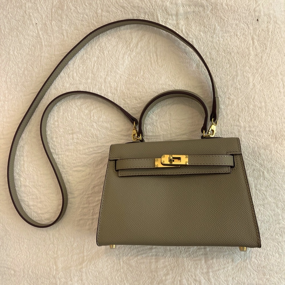Elegant Crossbody Bag in Olive Green